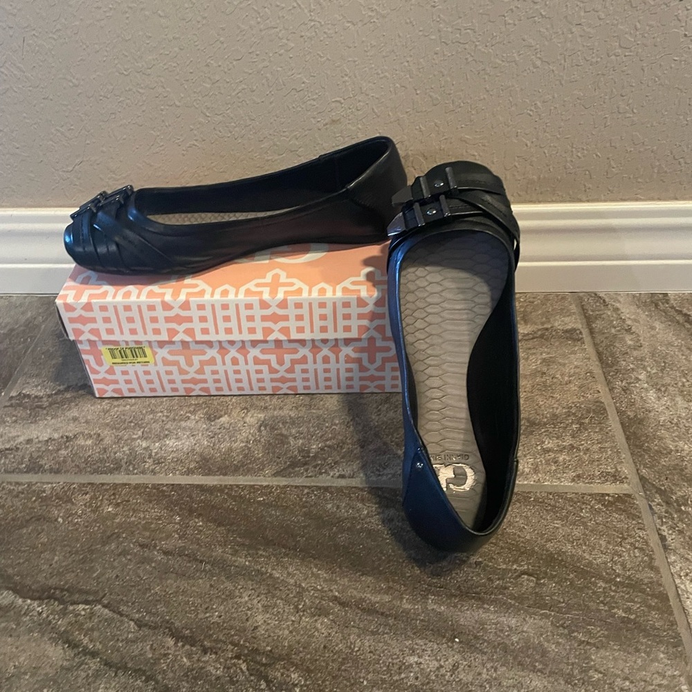Gianni Bini black flats